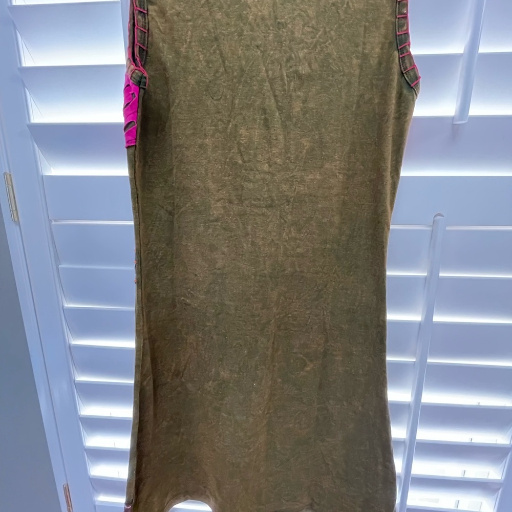 Multicolor Embroidered Midi Dress - Picture 4 of 4